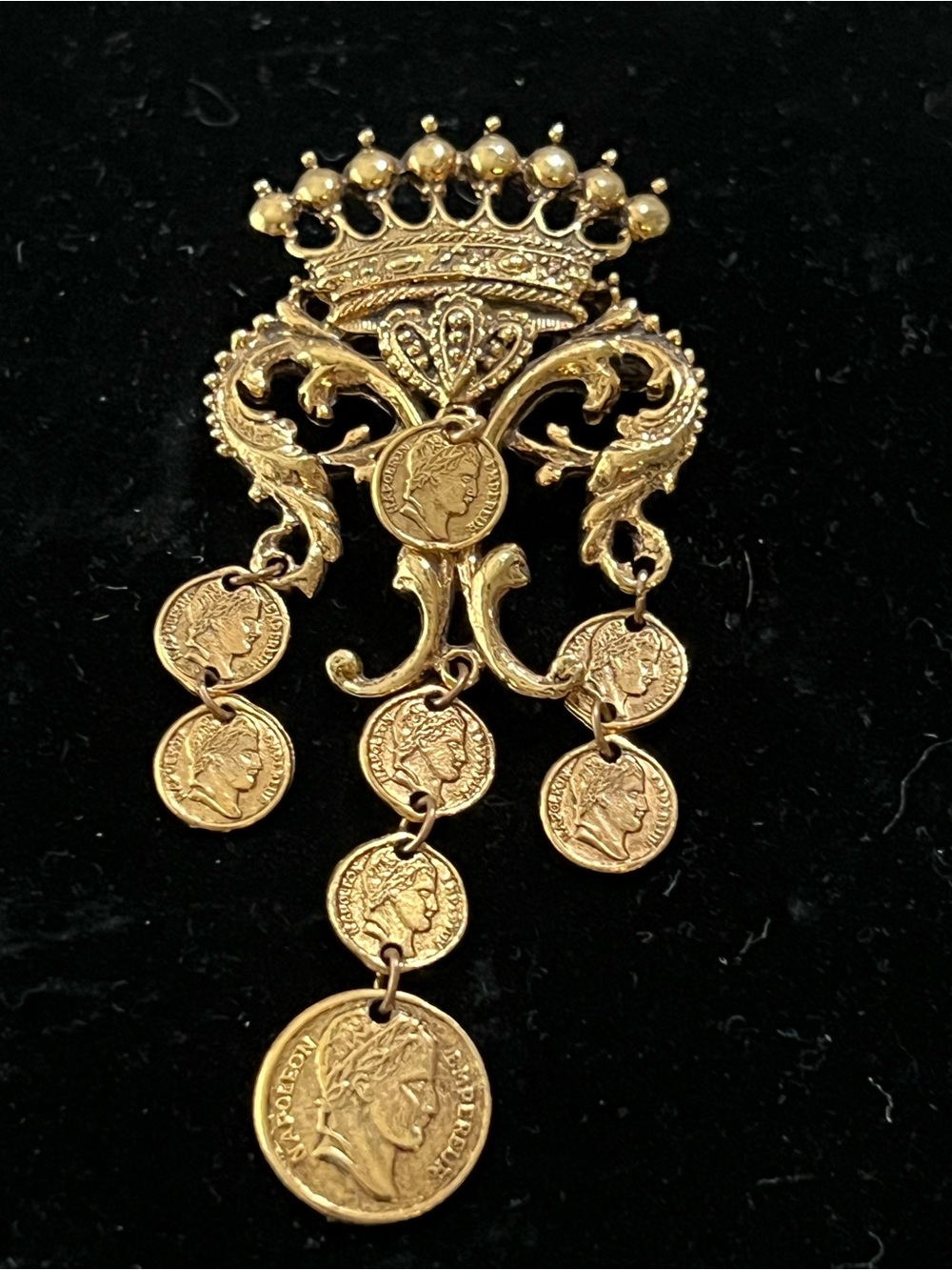 Gold-Tone Arthur Pepper Crown Coin Dangle Brooch Pendant - Unbranded